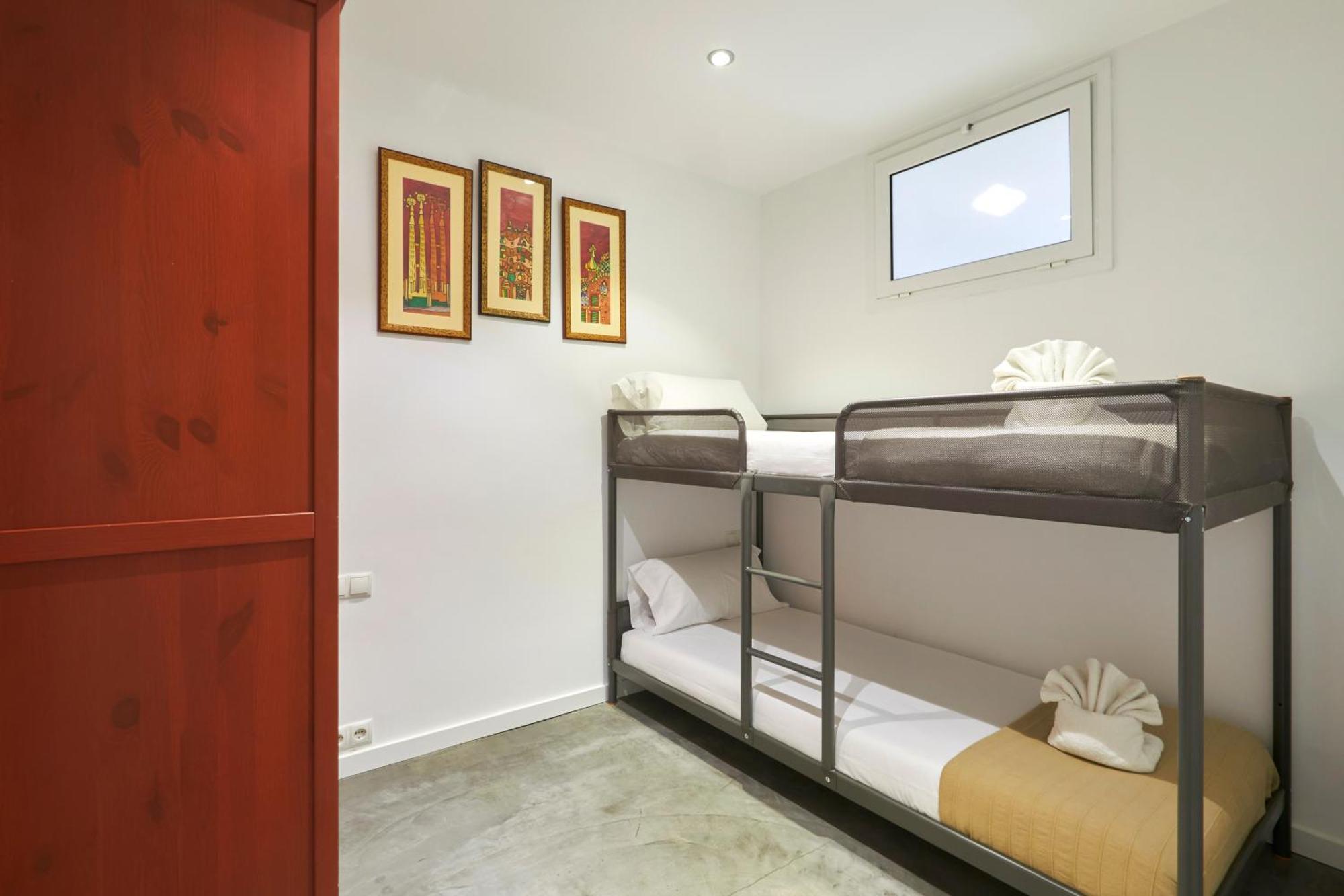 64 Apartment In A Typical Barcelona'S Old Building Extérieur photo