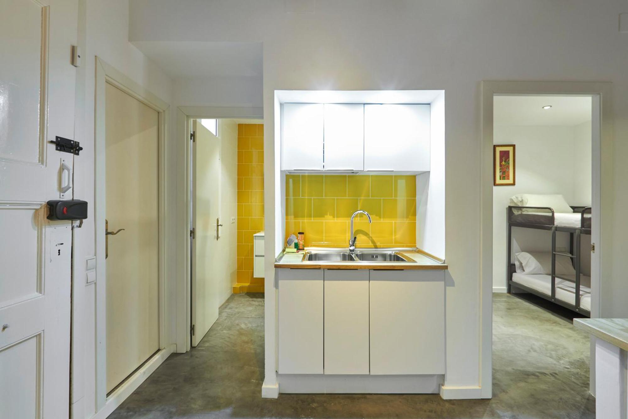 64 Apartment In A Typical Barcelona'S Old Building Extérieur photo